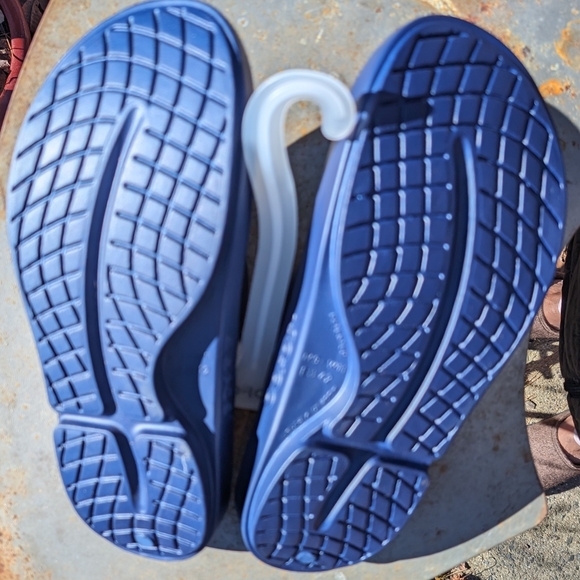 OOFOS OOahh Slide Sandals (NWT) - Picture 4 of 12